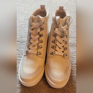 Vionic heeled sneaker size 9 cream NWOT